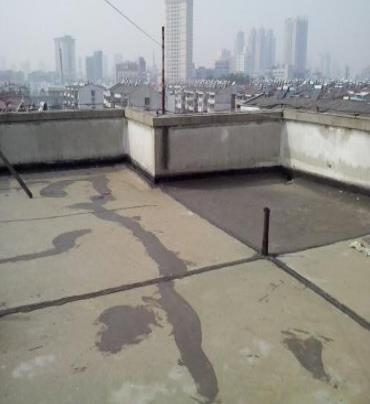 新蔡漏水维修 楼顶漏水是什么原因，楼顶漏水维修方法是什么?