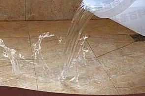 新蔡漏水维修 免砸砖防水材料该如何施工